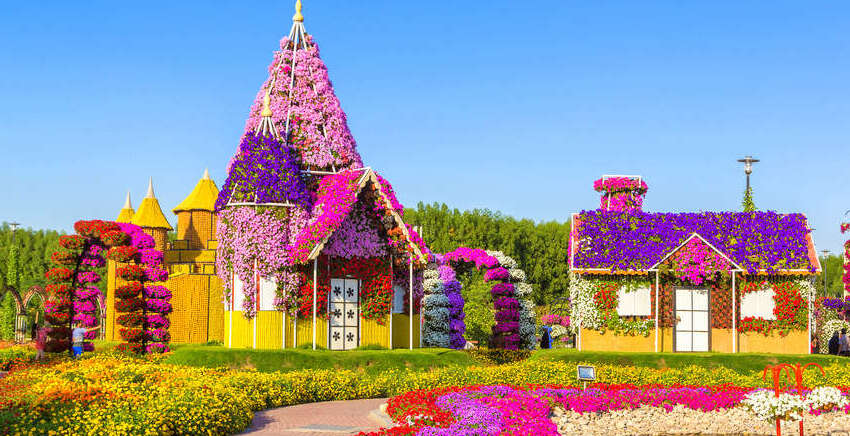 garden-decorated-with-flowers