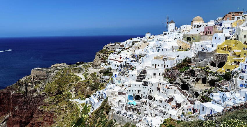 caldera-view-of-oia-santorini-greece